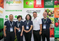 AgroFresh自2016年首次返回中国市场，并携大型公司团队参展。公司为中国市场的采后领域作保证，并很高兴能参加展会。图为（由左至右）孙希生、毕岚、姜丹、白奎宁、段雨苇。/ First time for AgroFresh to be back in China since 2016 with a large presence at a trade show. The company made a big commitment to the post-harvest Chinese market and is very happy to be present. On the photo are (from left to right):Xisheng Sun, Lan Bi, Angela Jiang, Kuining Bai, Patrick Duan.